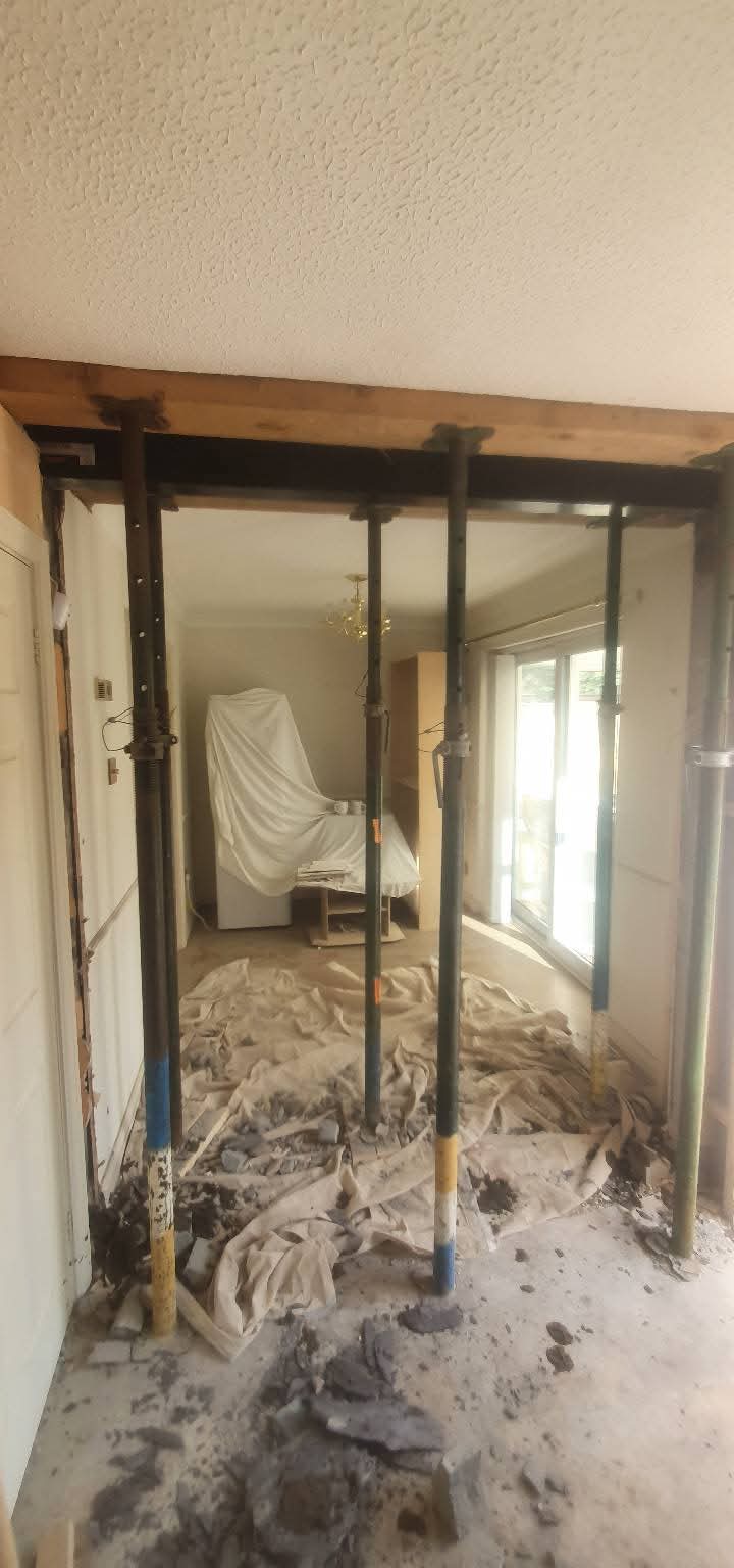 Structural opening supported by temporary props